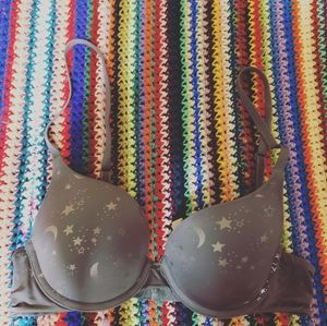 Victoria Secret T-Shirt Bra. 32B. Gray with Stars